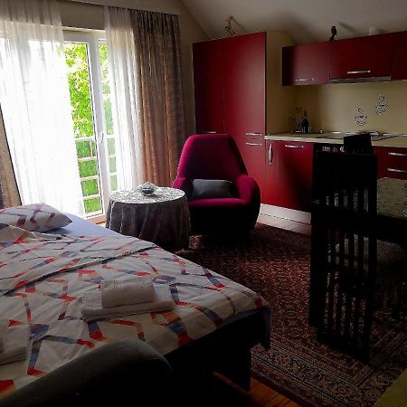 Apartman Sunny Apartment Цетине Екстериор снимка